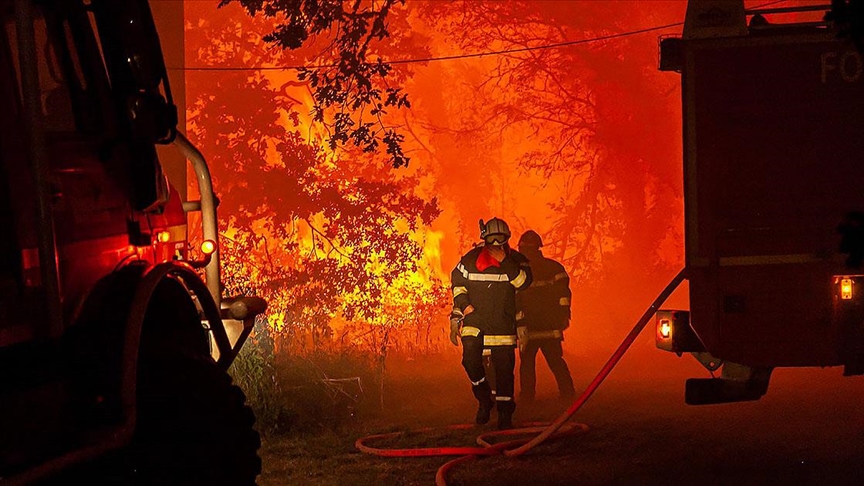 Fransa’da Gironde yangınında dakikada 10 futbol sahasından büyük alan yanıyor
