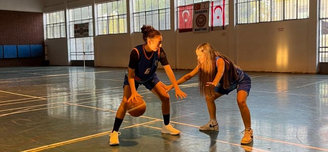 Akdeniz Spor Birliği U17 Kadın Takımı hazırlanıyor