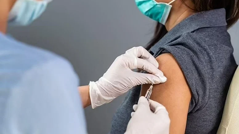 Güney Kıbrıs’ta beşinci doz aşı uygulaması başladı