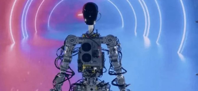 Tesla, insansı robotu Optimus’u tanıttı: Dans edip, el salladı
