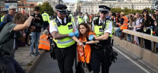 Enflasyonun çift haneyi gördüğü İngiltere’de hayat pahalılığı protestosu