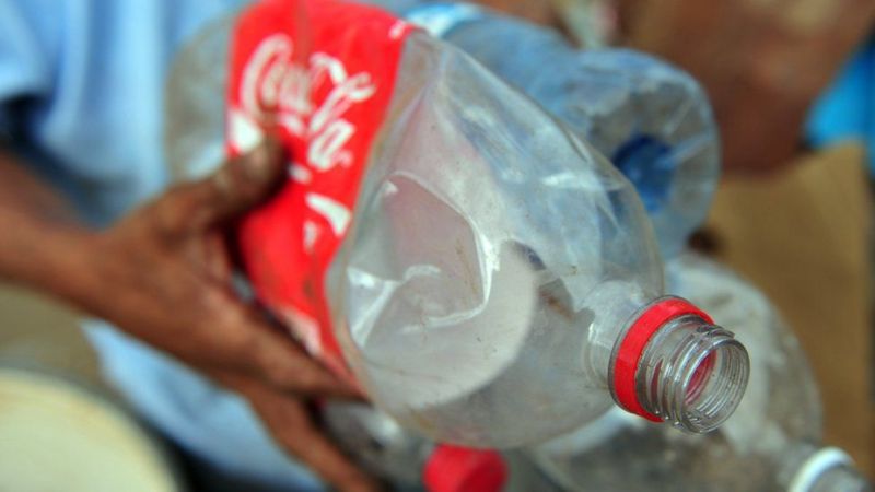 C﻿OP27 İklim Zirvesi: Çevre örgütleri Coca Cola sponsorluğunu 'yeşil aklama' diye nitelendiriyor