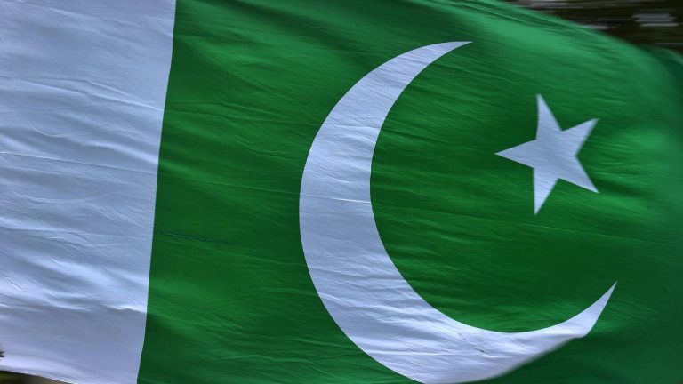 Pakistan'dan Türkiye için yardım fonu: Bakanlar bir aylık maaşını bağışlayacak