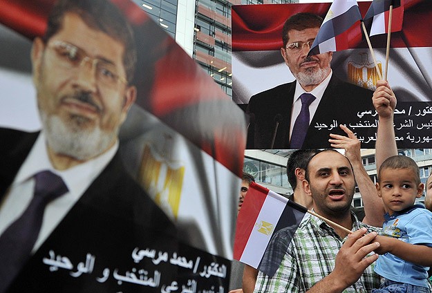 Bosna, Filistin ve Yemen halkı Mursi'ye destek için sokakta