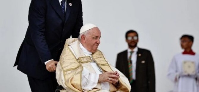 Papa, Bahreyn’de binlerce kişiyle ayin yaptı