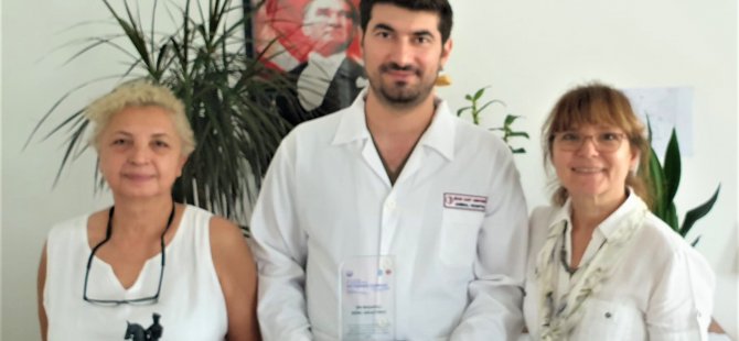 Yakın Doğu Üniversitesi Veteriner Hekimliği Fakültesi öğretim üyesi Dr. Mehmet Suat Yılmaz’a “en başarılı genç araştırmacı” ödülü