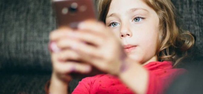 1,6 milyon çocuğun sosyal medyada yaşını büyüttüğü ortaya çıktı