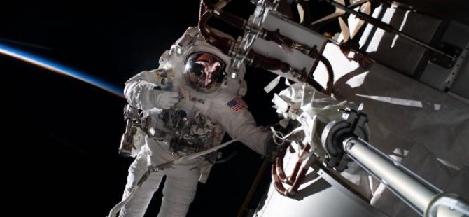 Astronotlardan yeni uzay yürüyüşü: 2'nci güneş paneli takılıyor