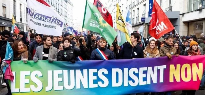 Paris’te "emeklilik reformu" protestosu