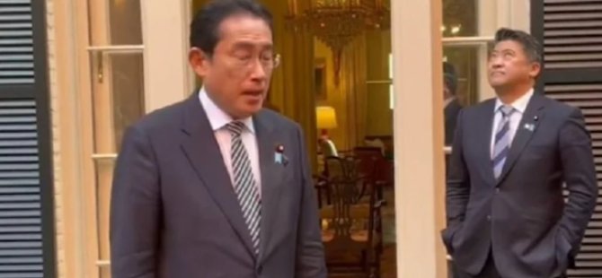 Resmi ziyarette ellerini cebine sokan Japonya Başbakan Yardımcısı, annesinden fırça yedi