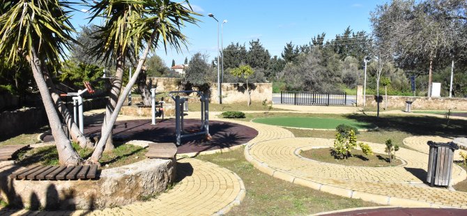 Girne Belediyesi Park Bahçeler Birimi Çocuk Parkları ve Yeşil Alanlarda Bakım ve Temizlik Çalışmalarını Sürdürüyor