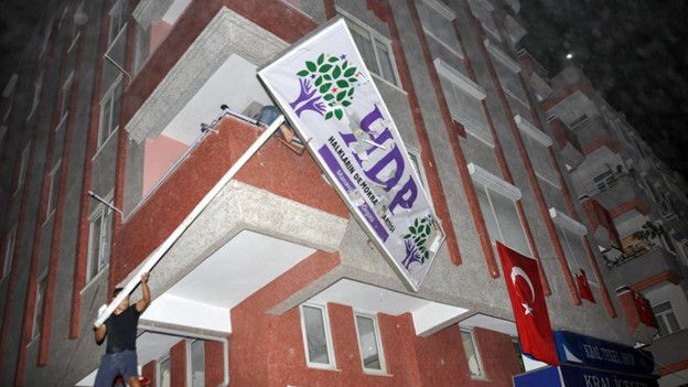 HDP binalarına saldırılar