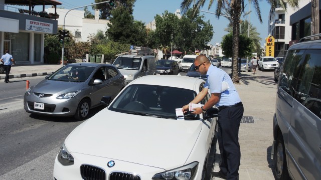 Girne Belediyesi Zabıtaları sürücüleri uyarıyor!