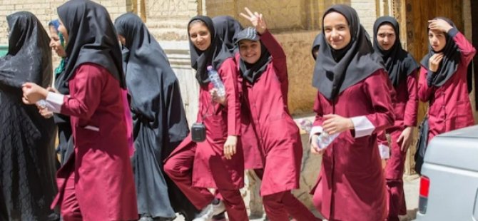 İran’da kız öğrenciler zehirleniyor