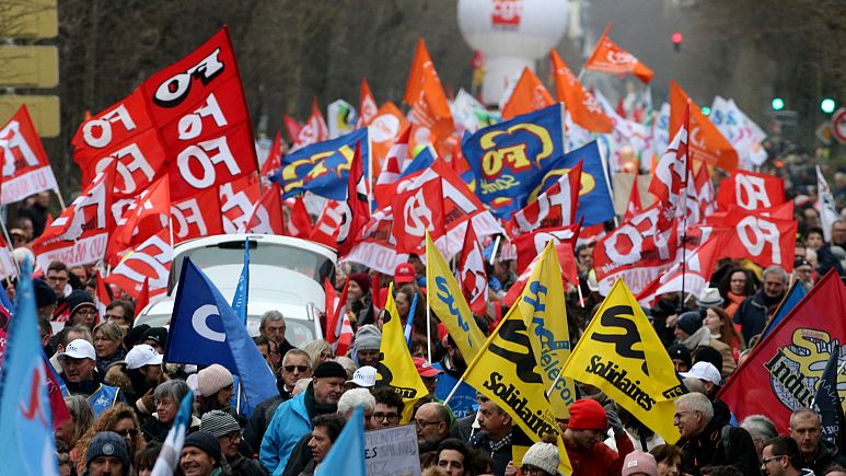 Fransa'da emeklilik reformuna karşı genel grev ve protestolar başladı
