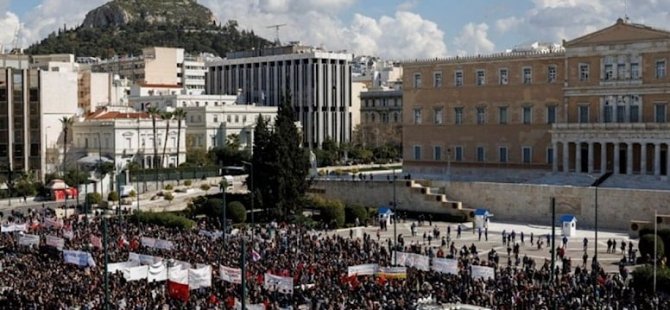 Tren kazasına öfkenin büyüdüğü Yunanistan’da büyük grev