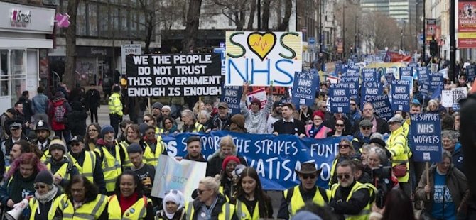 İngiltere’de greve giden sağlık çalışanlarına destek