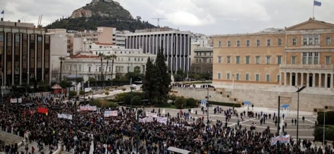 Yunanistan’da tren kazasına karşı büyük grev