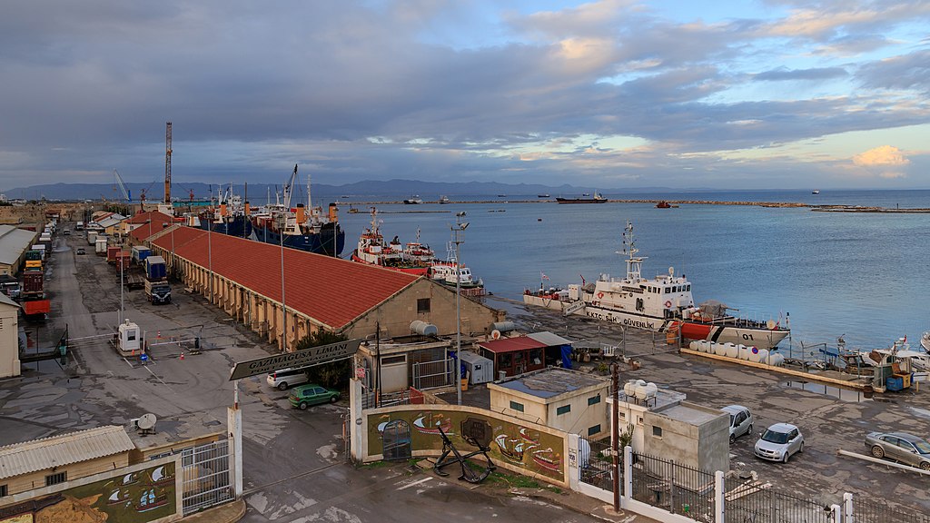 İki dernek, Gazimağusa Limanı’ndaki işçilik hizmetleri ihalesine ilişkin hukuki mücadele başlatacaklarını açıkladı