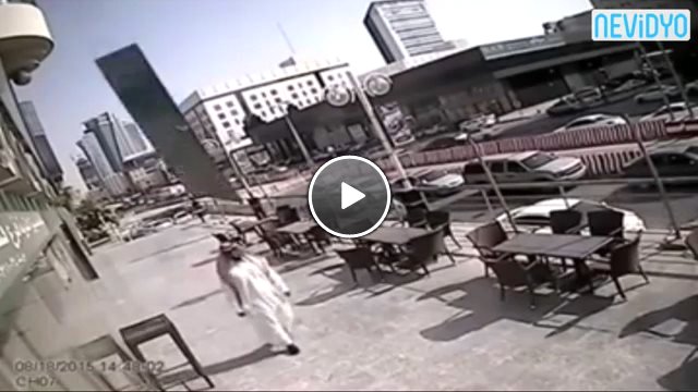 1 saniye ile ölümden döndü (Video)