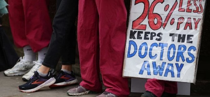 İngiltere’de on binlerce pratisyen hekim bu yıl ikinci kez greve gitti