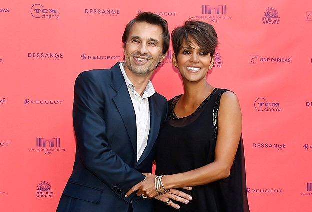 Halle Berry Fransız aktör Martinez'le evlendi