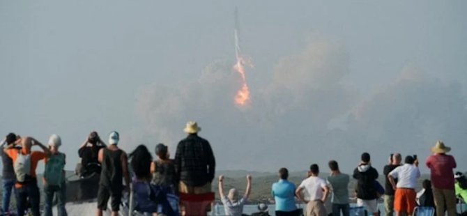 Elon Musk’ın büyük heyecan yaratan roketi patladı