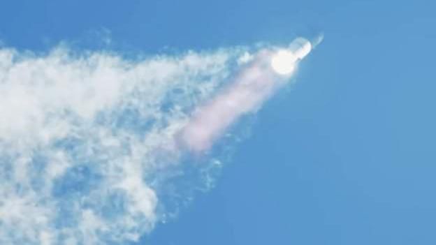 SpaceX'in en güçlü uzay roketi Starship kalkışından dakikalar sonra infilak etti