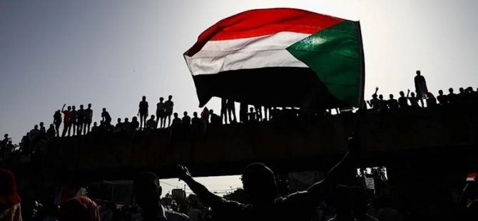 Sudan’daki Türk vatandaşlarının tahliyesi başladı