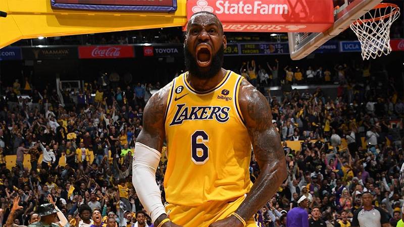 LeBron James tarihe geçti; Lakers seriyi 3-1'e getirdi