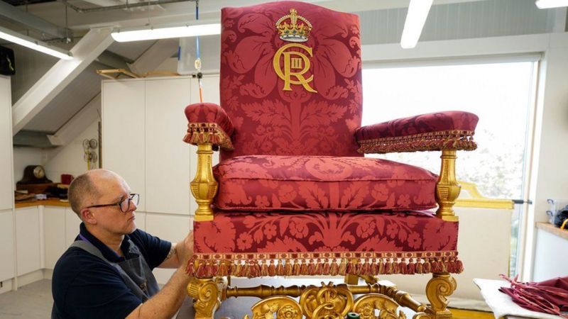 Kral Charles, taç giyme töreninde kullanılmış tahta oturacak