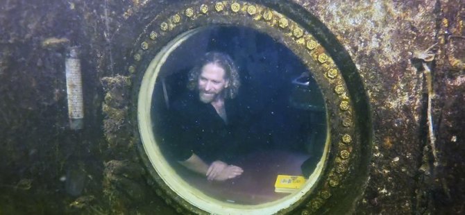 Florida'da bir kişi, su altında en uzun süre yaşama rekorunu kırdı