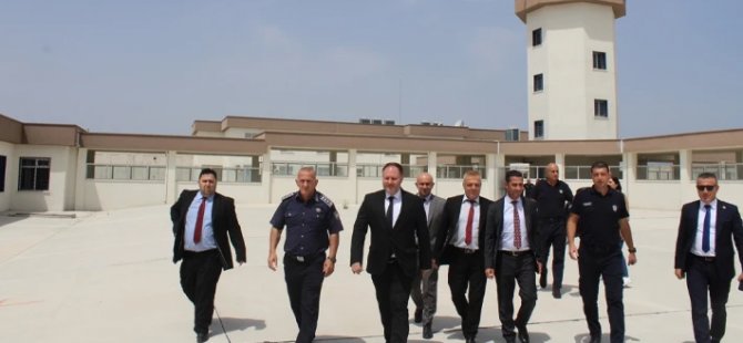 İçişleri Bakanı Ziya Öztürkler, Merkezi Cezaevi'ni ziyaret etti