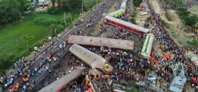 Hindistan'daki tren kazasında ölü sayısı 290'a yükseldi