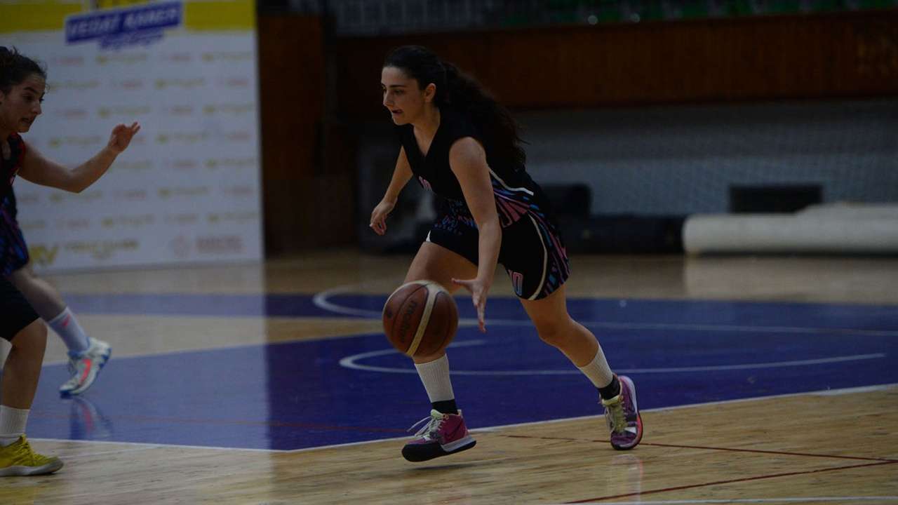 Basketbol Genç Kadınlar Ligi şampiyonu Akdeniz Spor Birliği
