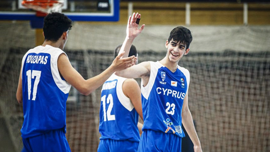 Basketbol'da Demir Öztoprak  MVP Kıbrıs Cumhuriyeti Yarı Finalde