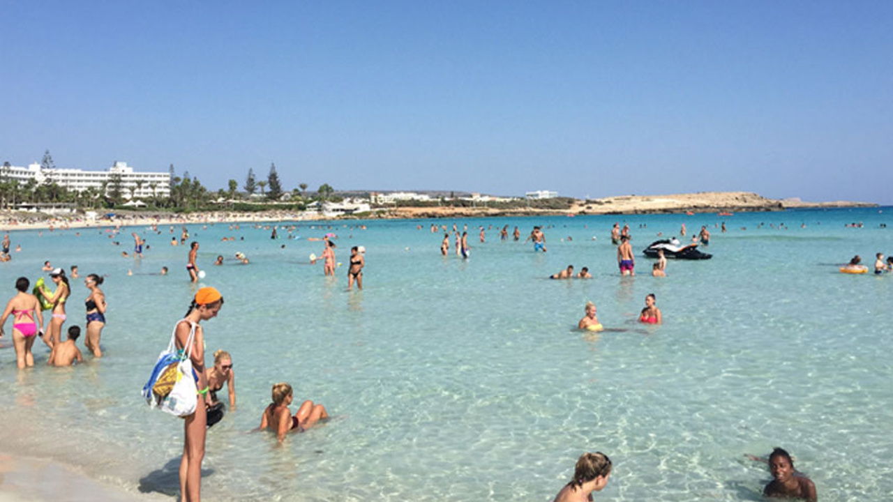 Güney Kıbrıs’ta turizmden elde edilen gelirlerde artış