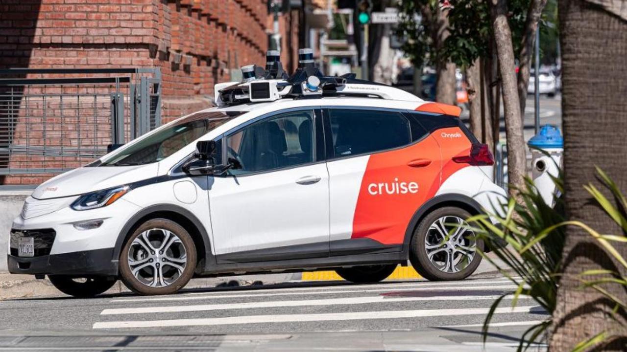 İnternet bağlantısı kopan robot taksiler San Francisco'yu birbirine kattı
