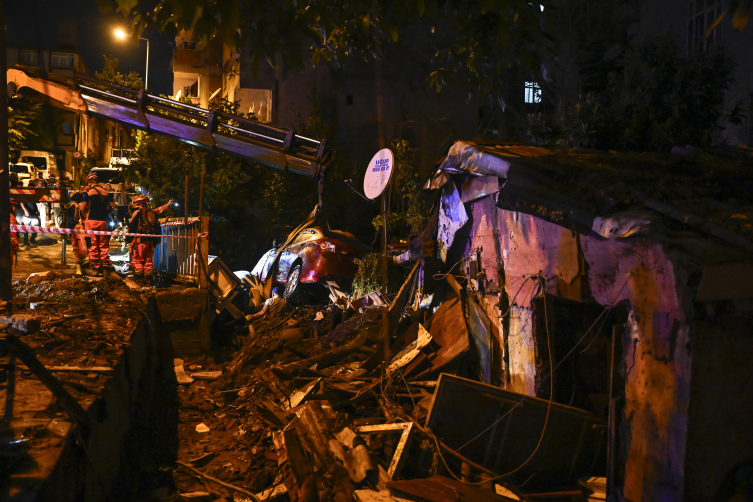İstanbul'u sağanak vurdu: 2 can kaybı