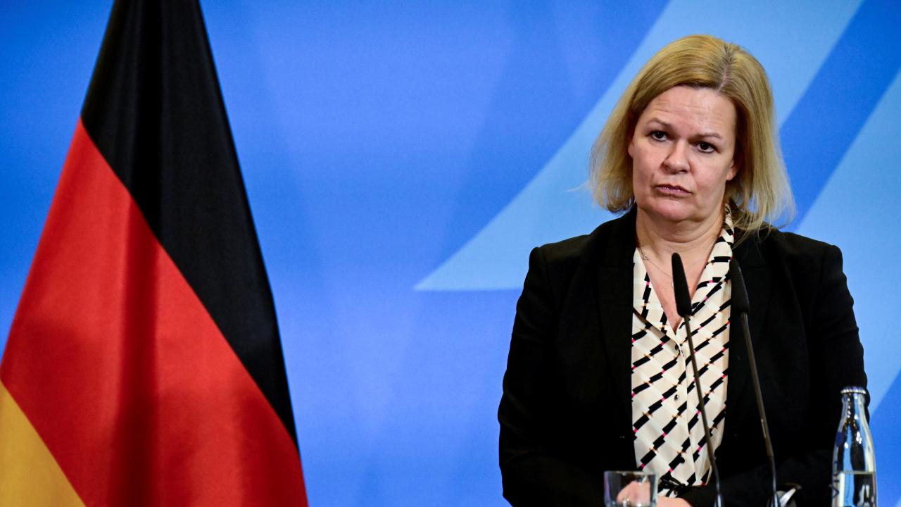 Almanya İçişleri Bakanı, muhalefetin "mülteciler için üst sınır getirilmesi" teklifini reddetti