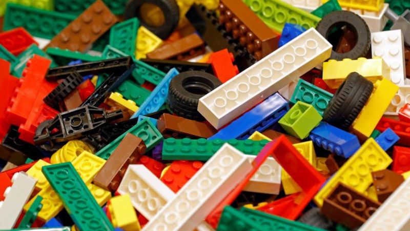 Lego, bloklarını geri dönüştürülmüş şişelerden üretme planını neden iptal etti?
