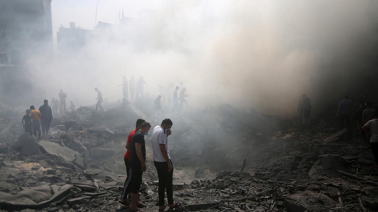 İsrail, sivil yerleşimleri vurmaya devam ediyor