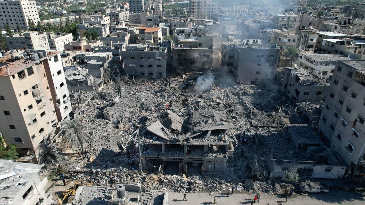 İsrail, gece boyu Gazze'yi bombalamayı sürdürdü