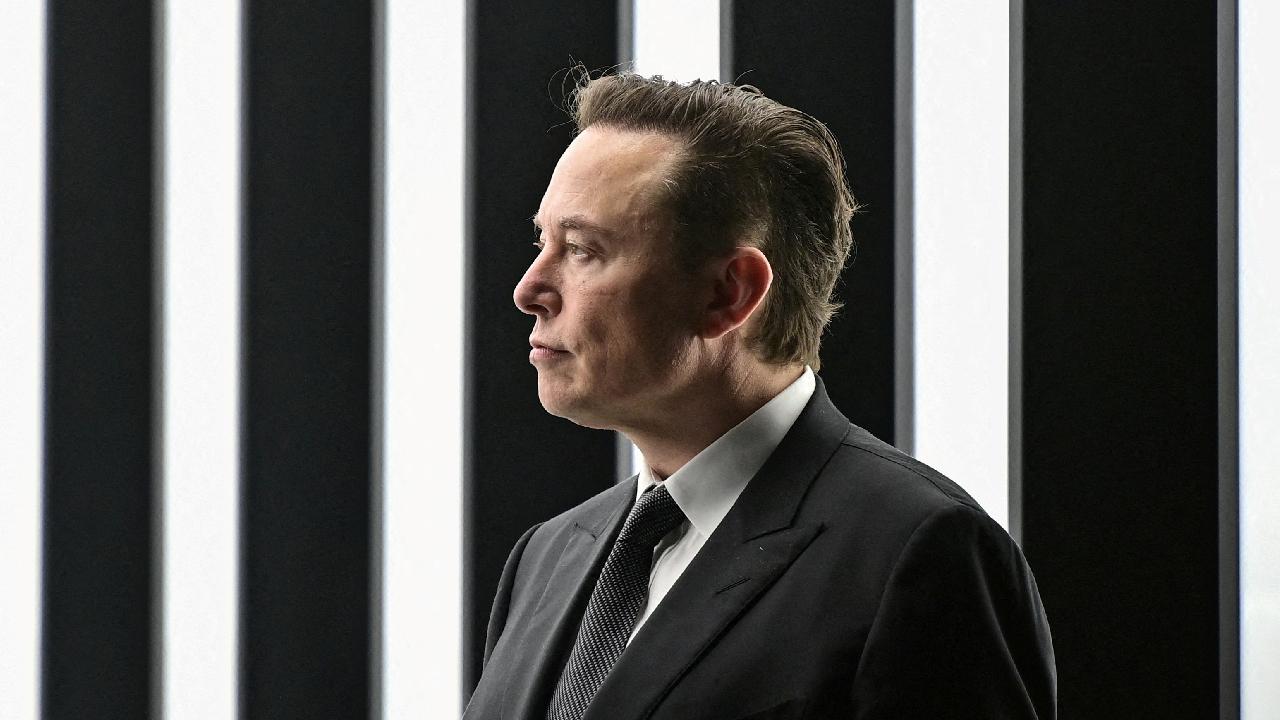 Elon Musk telefon hattını kırdı: "Aramalarımı yalnızca X'ten yapacağım"