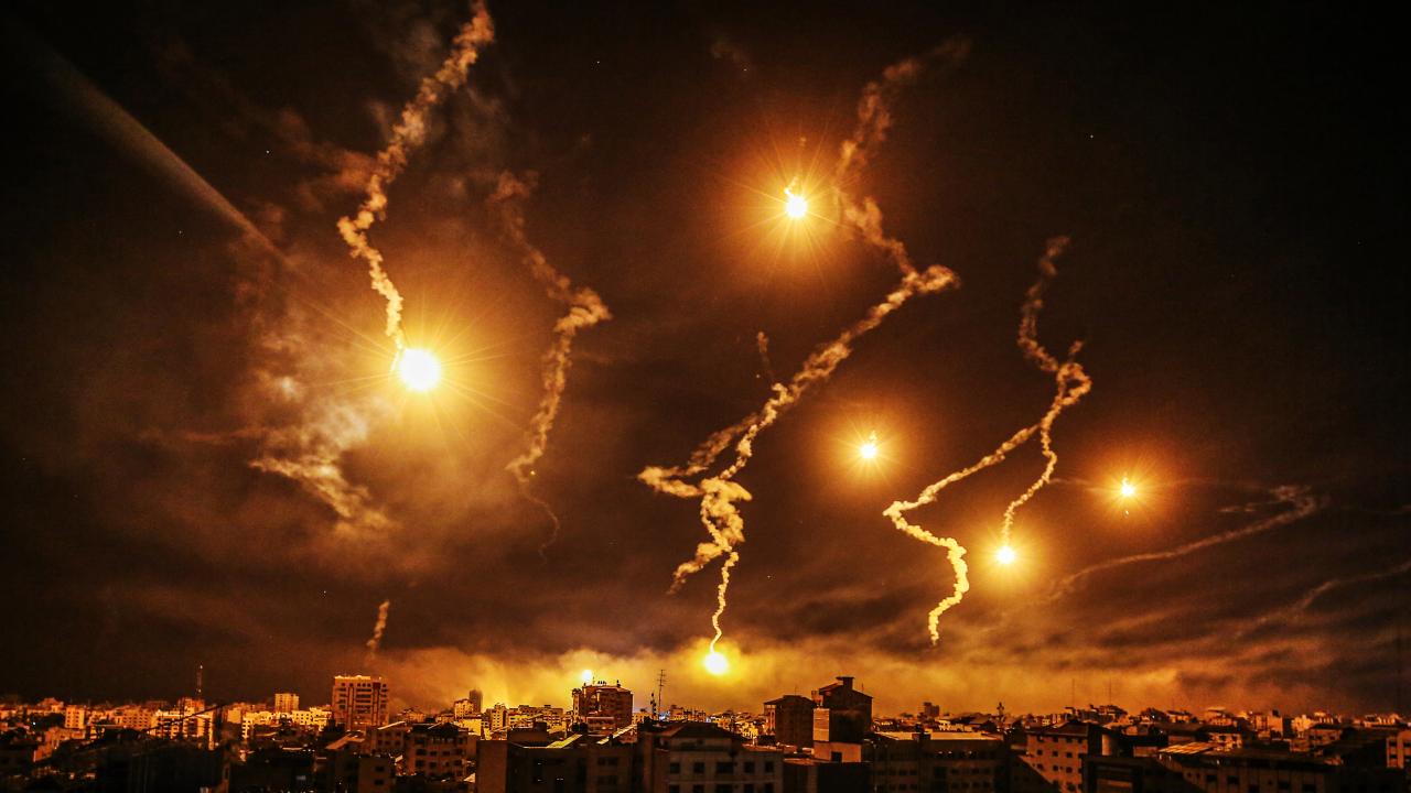 İsrail Gazze'ye bir aydır bomba yağdırıyor