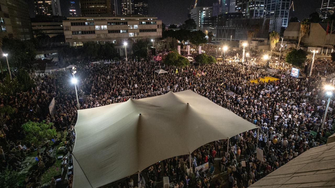 Gazze'de ateşkes isteyen İsrailliler Tel Aviv'de yine gösteri düzenledi