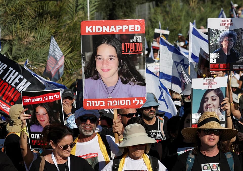 İsrailli rehine aileleri Kudüs yakınlarında dayanışma ve protesto yürüyüşünde