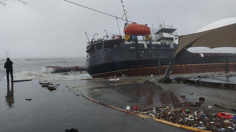 İçişleri Bakanı Yerlikaya: Sel ve fırtına sonucu dokuz kişi hayatını kaybetti, 11 denizci kayıp
