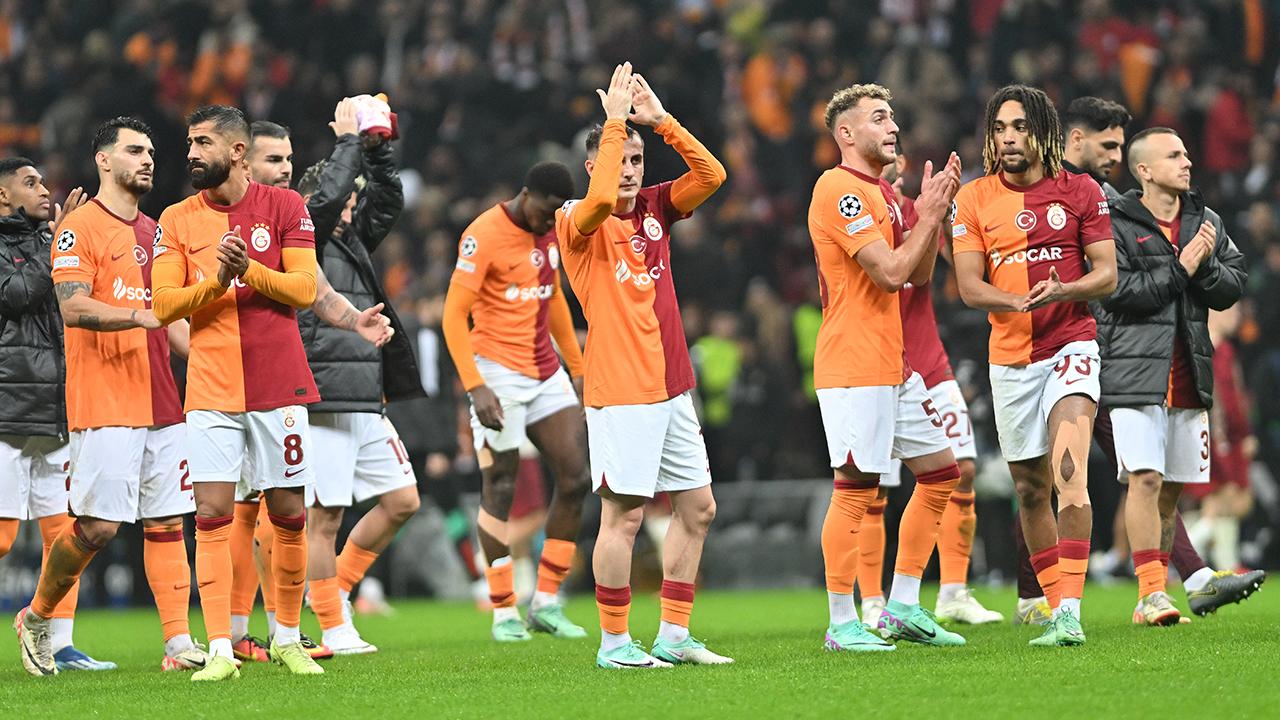 "İnatçı" Galatasaray "Devler Ligi"nde son haftaya umutlu girdi