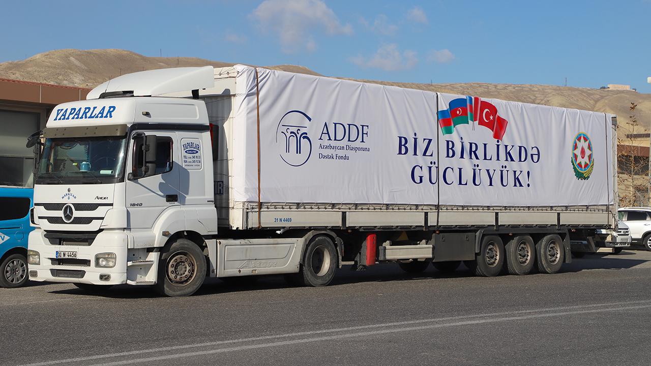 Azerbaycan'dan depremzedeler için 18 tonluk yardım malzemesi